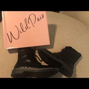 Wild Pair Combat Boots 7.5 M